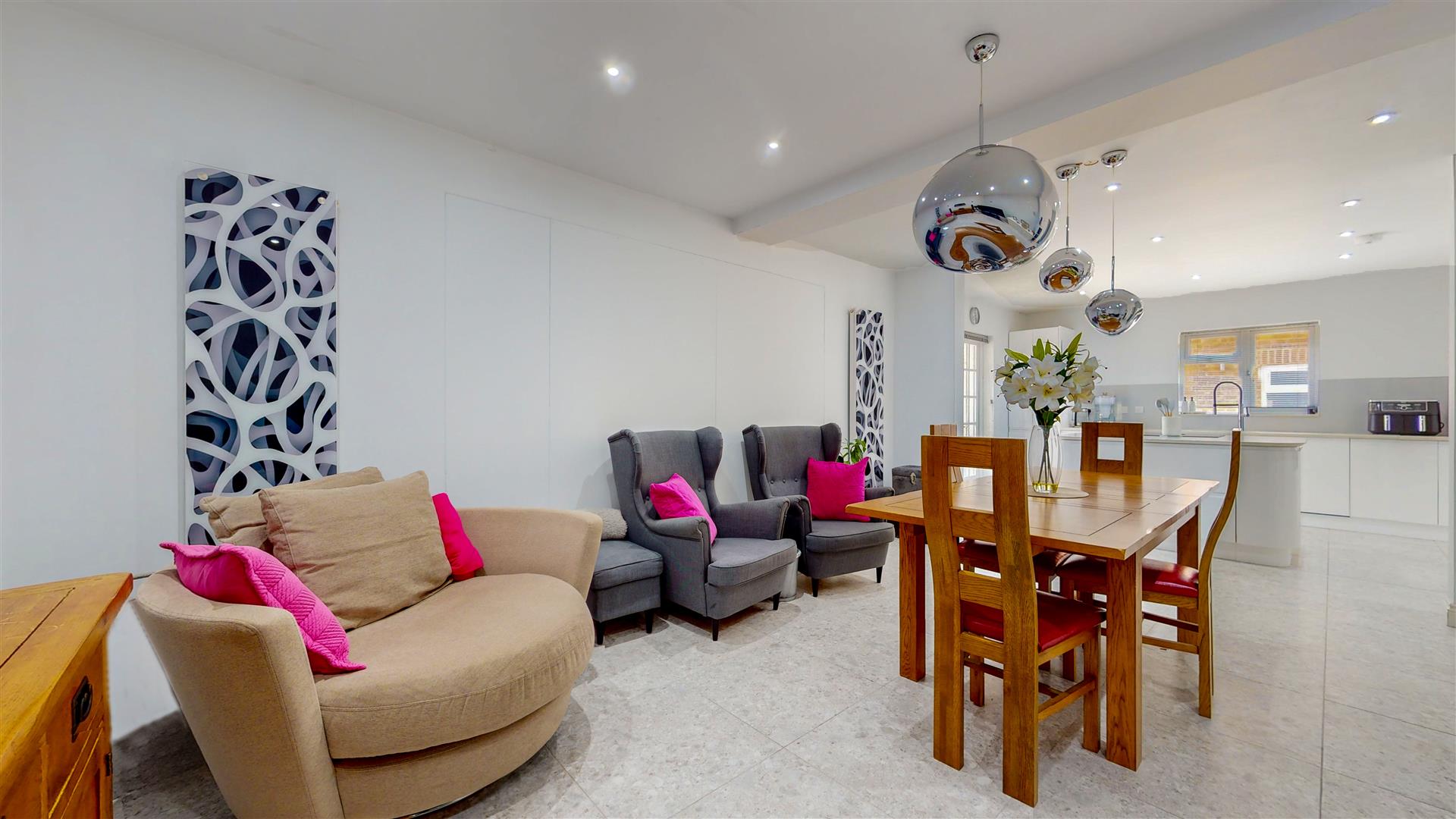 4 bed property in Buckingham Road, Milton Keynes
